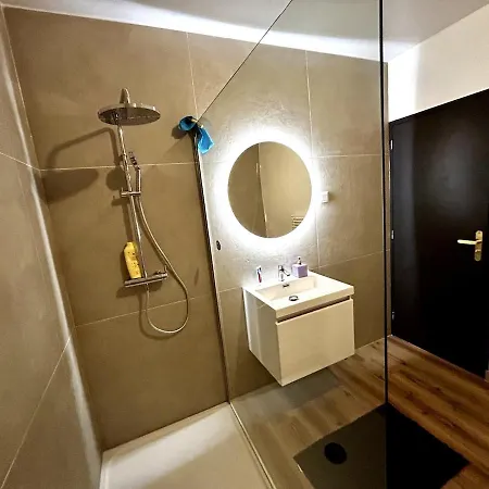 Modern App #2 Renovated Ground Floor 4pers *